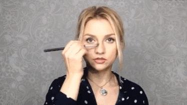 「爱美」双眼之间“一片荒芜”，鼻子一塌毁所有啊！