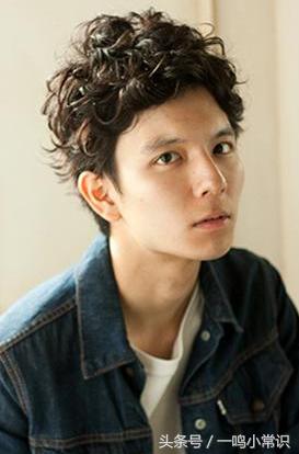 脸大男生长发怎么留好看,脸大的男生怎么自己弄发型