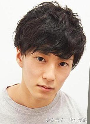 脸大男生长发怎么留好看,脸大的男生怎么自己弄发型