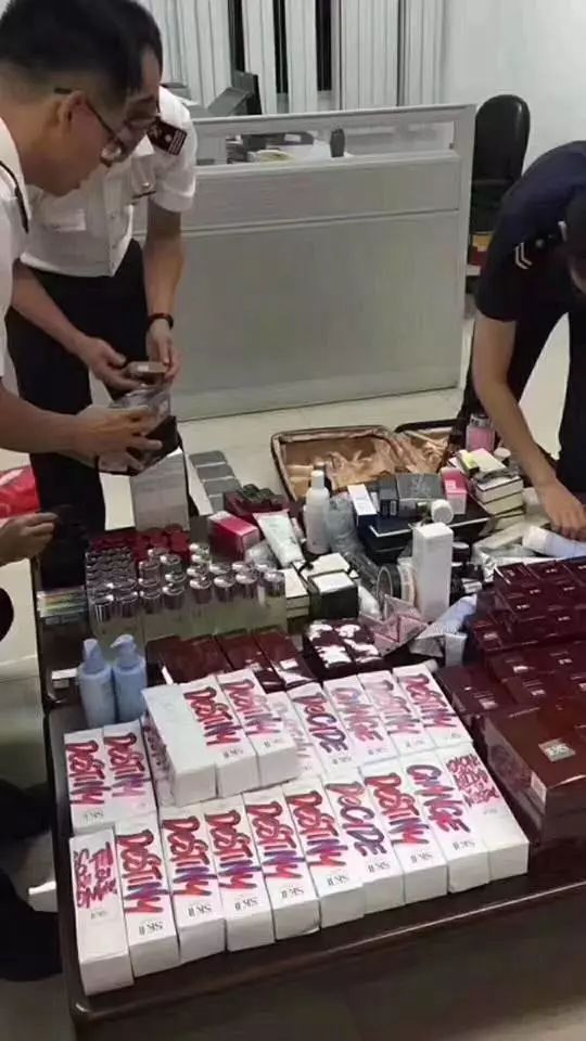 某人肉代购在上海机场被税21万！大半年全！白！干！