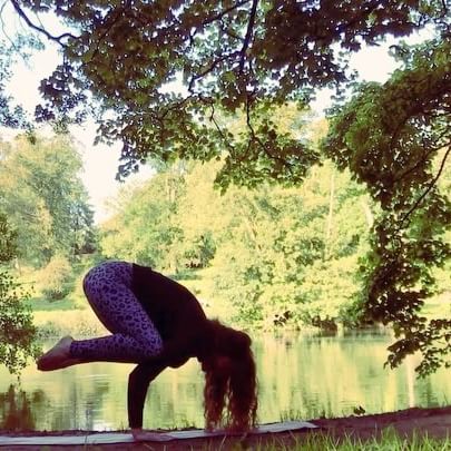 肩周炎怎么办？试试这4个瑜伽小技巧，让肩膀再也不疼！