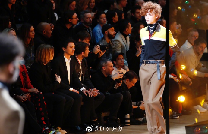 刘昊然青涩潘玮柏尴尬吴建豪乱穿衣？｜2018秋冬米兰男装周成绩单