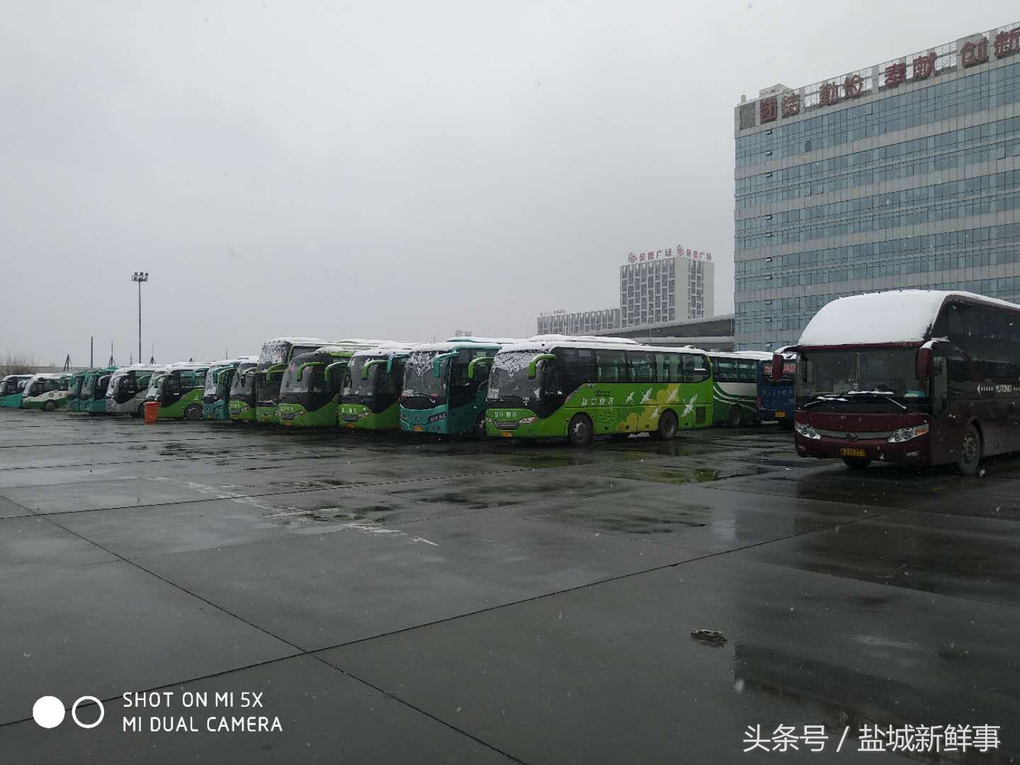 受大雪影响，25日，盐城汽车客运站长途班车全部停运