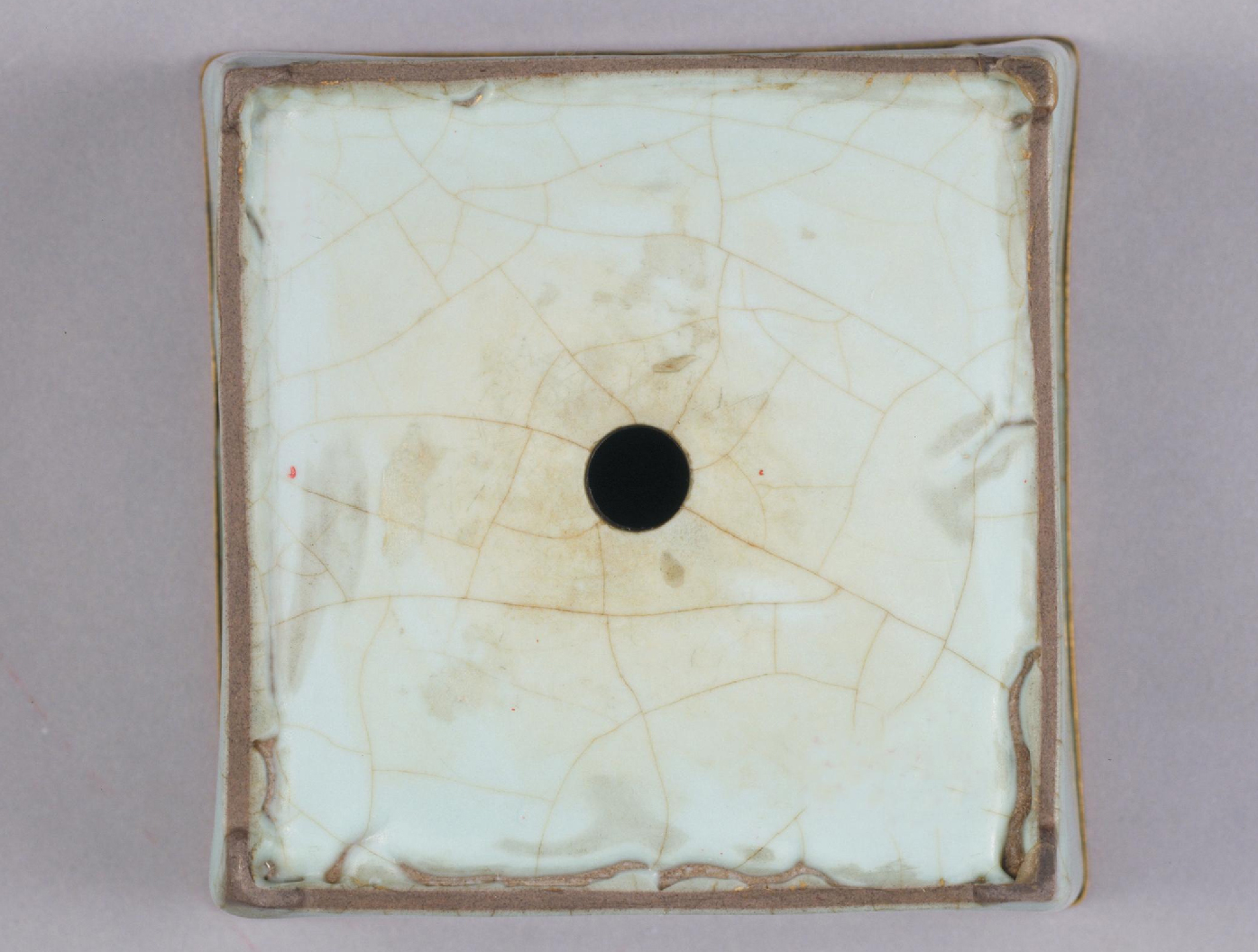 修内遗来千年，紫口铁足，纹如冰之裂