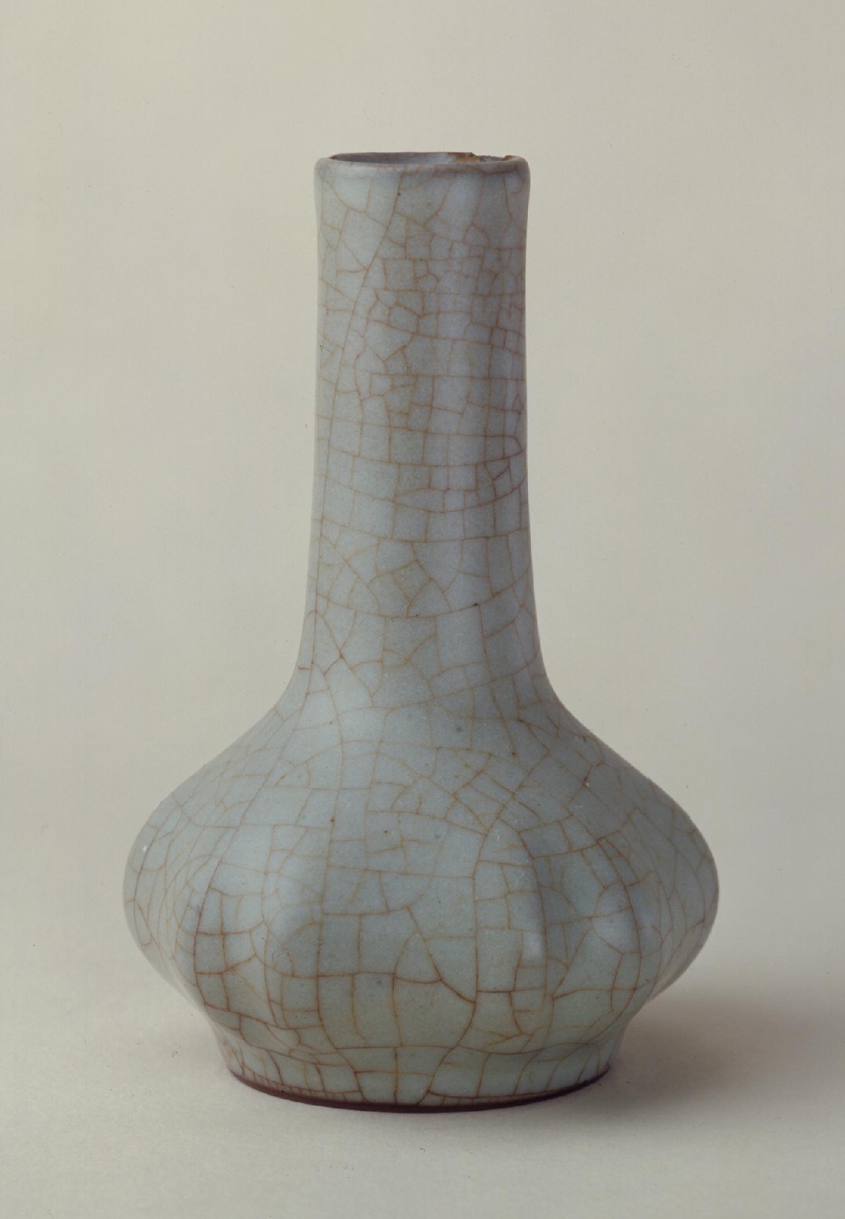 修内遗来千年，紫口铁足，纹如冰之裂