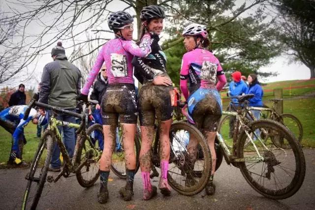 EmilyKachorek为何会从生物保护学领域转向自行车运动？