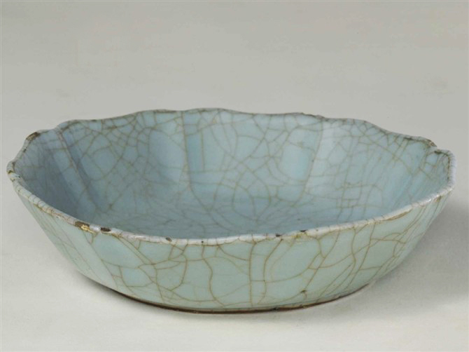 修内遗来千年，紫口铁足，纹如冰之裂