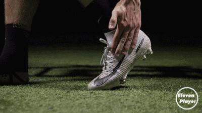 足球技巧练习,足球球鞋顶脚趾解决方案