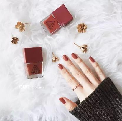 什么法式指甲油显手白,最显白的指甲油