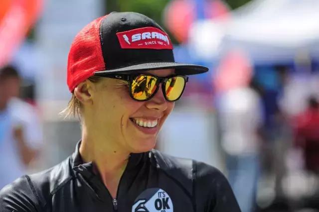 EmilyKachorek为何会从生物保护学领域转向自行车运动？