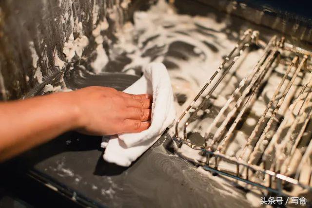 如何把烤箱擦干净,烤箱清洁的正确方法