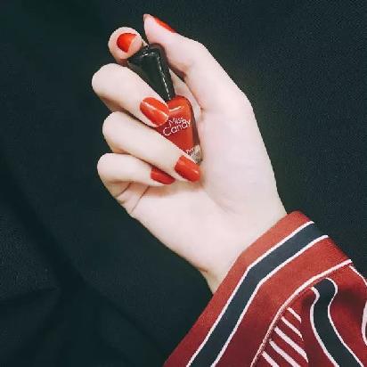 什么法式指甲油显手白,最显白的指甲油