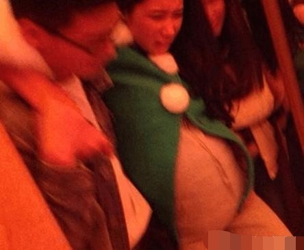 孕妇突然下腹流水了,孕妇足月出现轻微流水