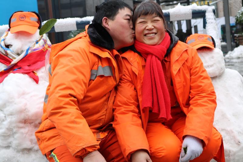 致敬城市美容师浴雪奋战,浴雪奋战致敬最可爱的人