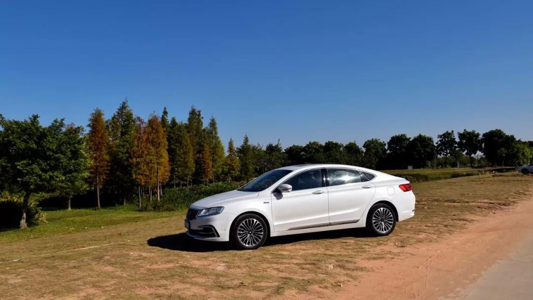 吉利博瑞2016款1.8t尊雅型评测,吉利博瑞2017新款1.8t尊尚型