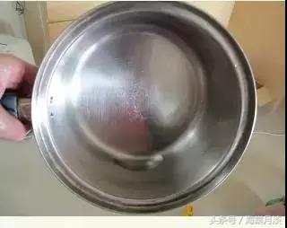 锅具烧焦烧糊了怎么办？简单两步让锅具干净如初！速速围观！