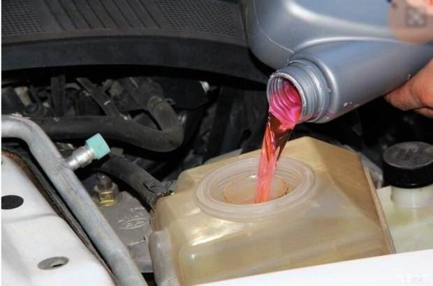 下雪后车上积雪如何快速处理,雪后如何清理车上积雪