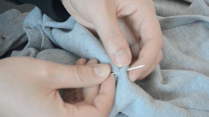 衣服开线怎么补无痕慢动作,衣服开线了的缝补针法慢动作
