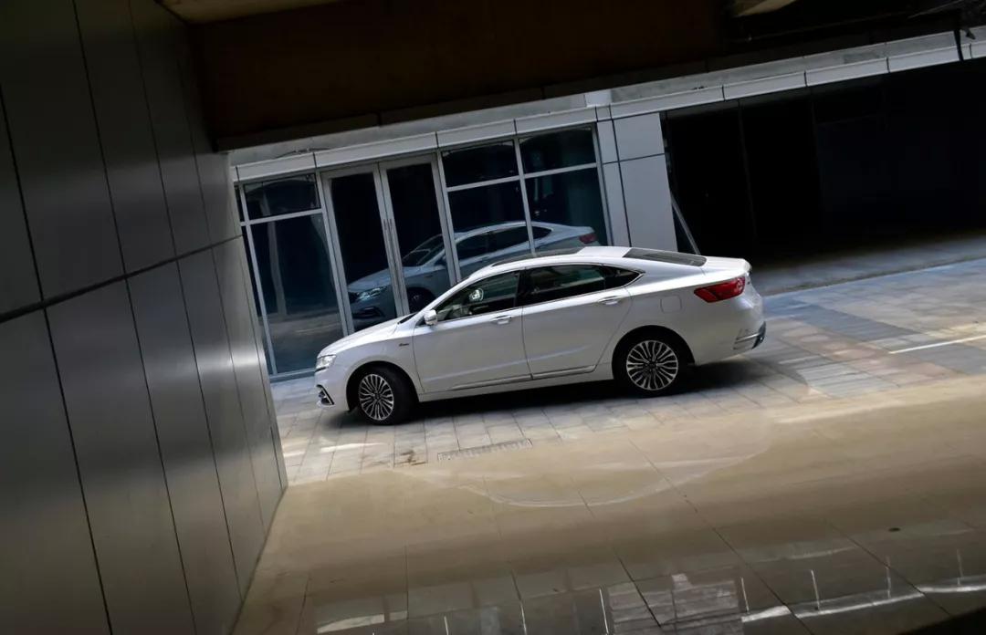 吉利博瑞2016款1.8t尊雅型评测,吉利博瑞2017新款1.8t尊尚型