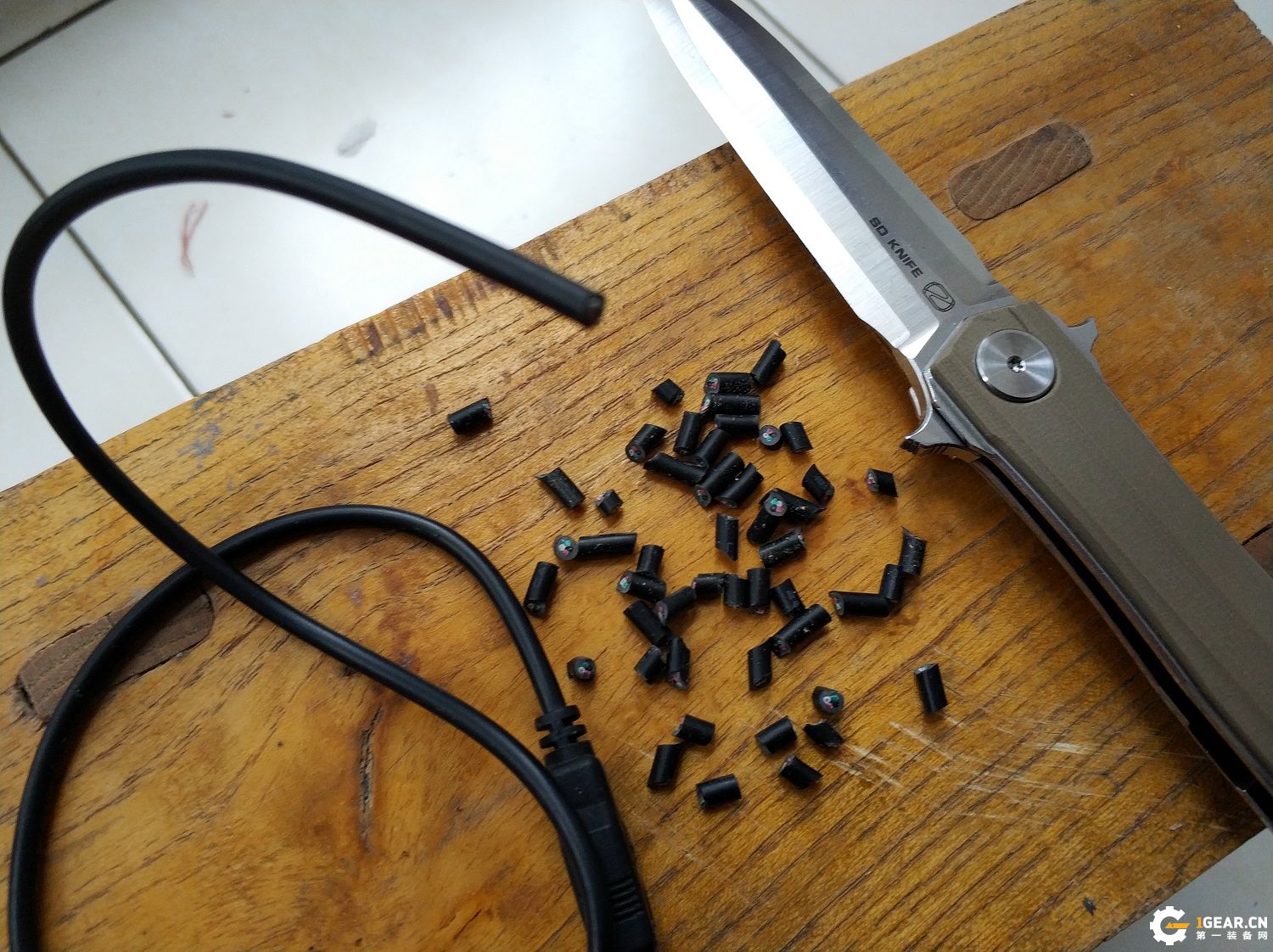 有没有一款双刃刀具，既是*刀折**，又能兼具捅刺和切削的优点呢？