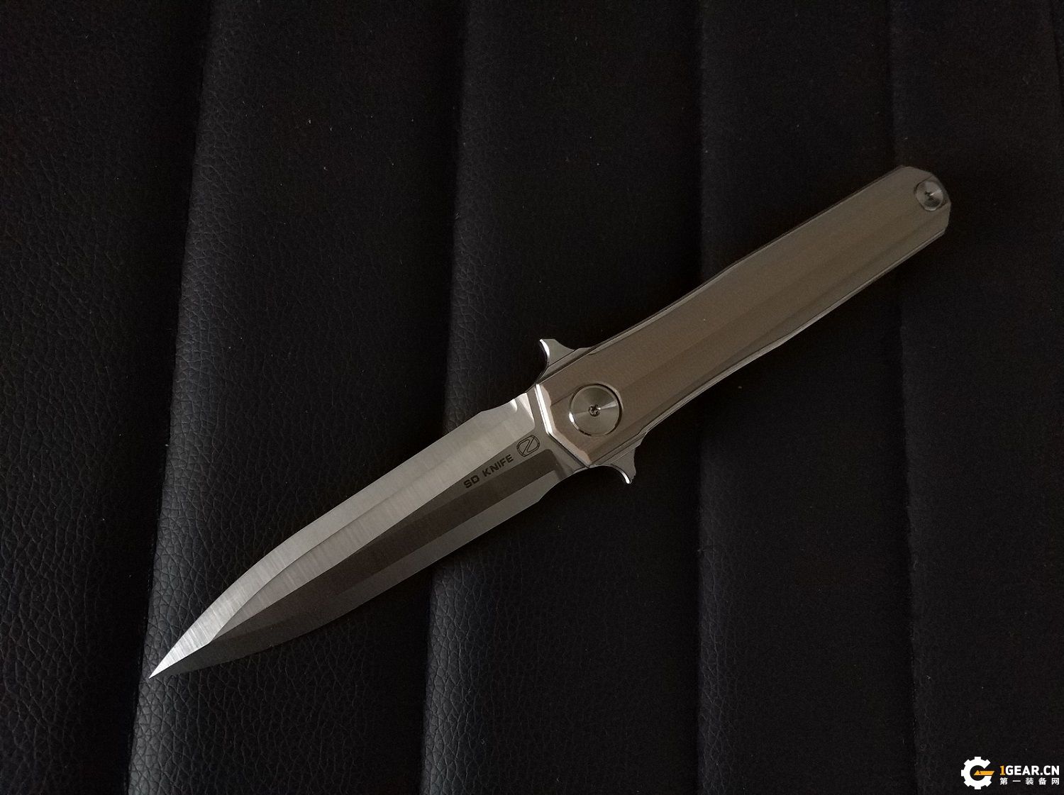 有没有一款双刃刀具，既是*刀折**，又能兼具捅刺和切削的优点呢？