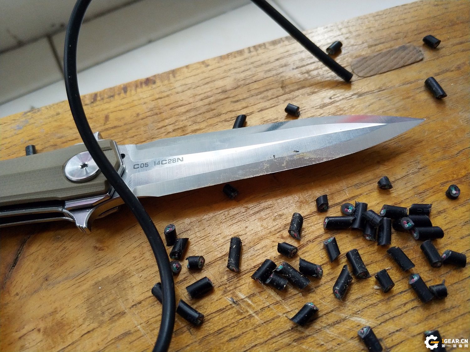 有没有一款双刃刀具，既是*刀折**，又能兼具捅刺和切削的优点呢？