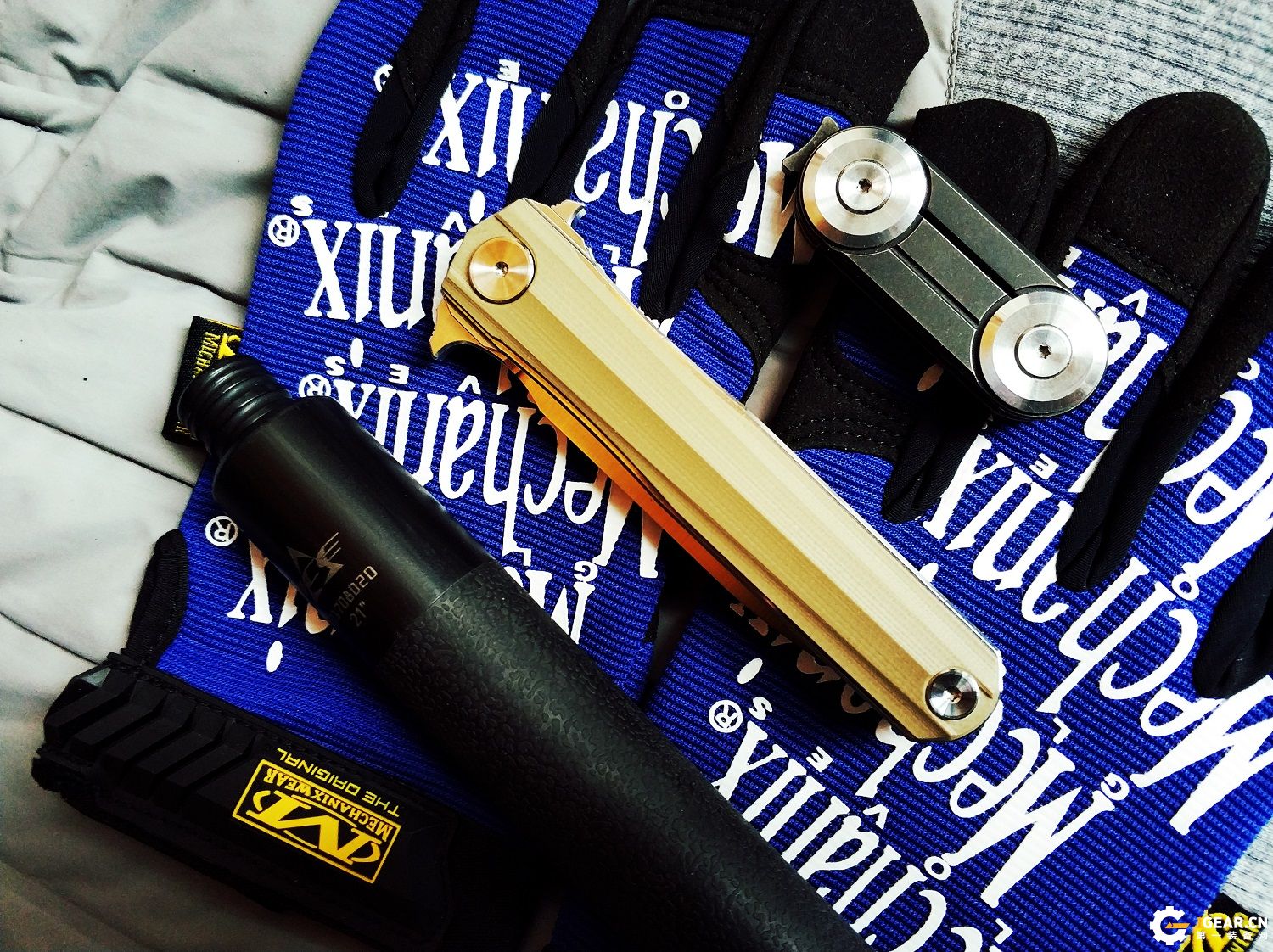 有没有一款双刃刀具，既是*刀折**，又能兼具捅刺和切削的优点呢？