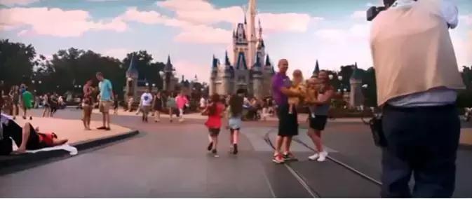 R级儿童片！抽烟喝酒纹身出*身卖**体，但她依然是好妈妈