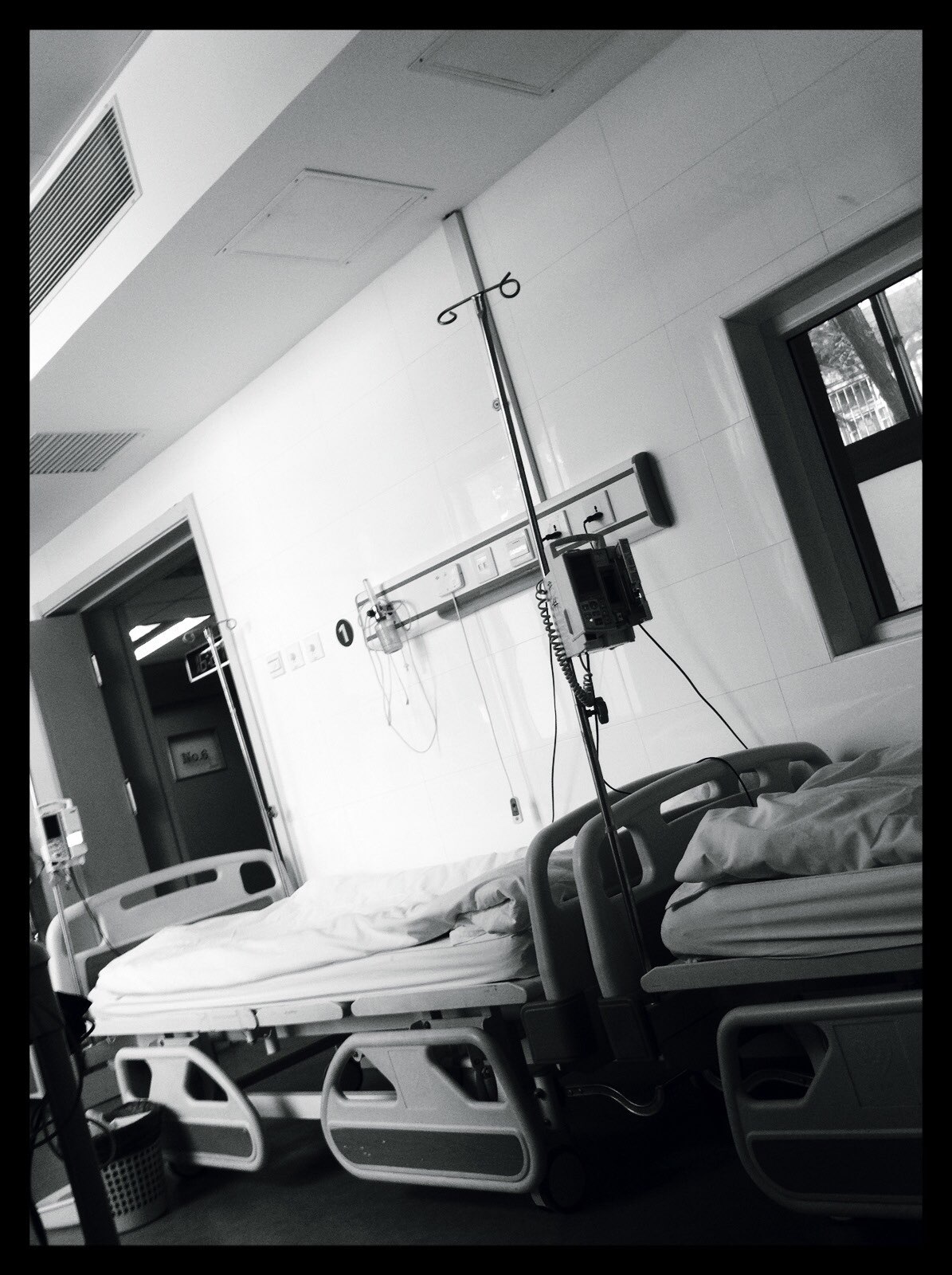 一日为母终生坚不可摧，全世界却为你流眼泪！