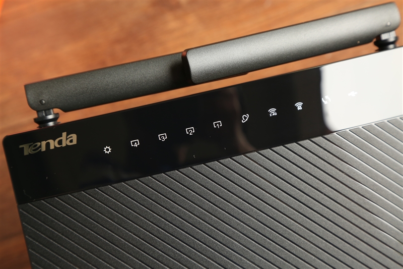 腾达路由器ac10评测,腾达1200光纤专用11ac双频路由器