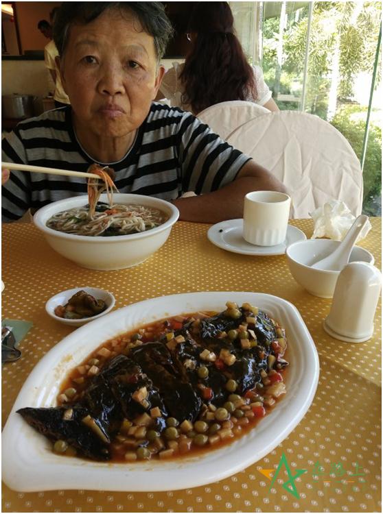 母亲节适合带妈妈去哪里玩海南 (母亲节去哪里吃饭好三亚)