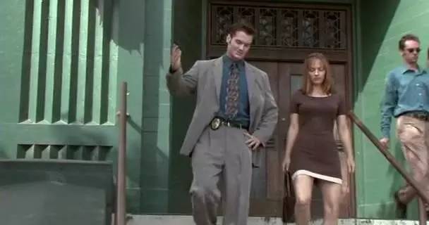 夭寿啊，章鱼上岸进化触手怪凌辱美少女啦！还好有dick警官~