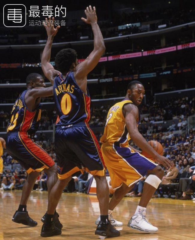 传奇落幕——科比职业生涯赛场球鞋完整回顾