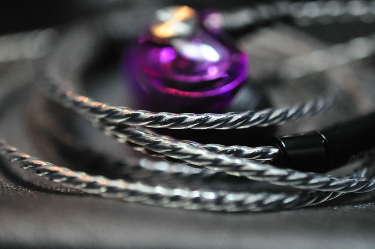 阿思翠发烧级有线耳机开箱,阿思翠比较均衡的耳机