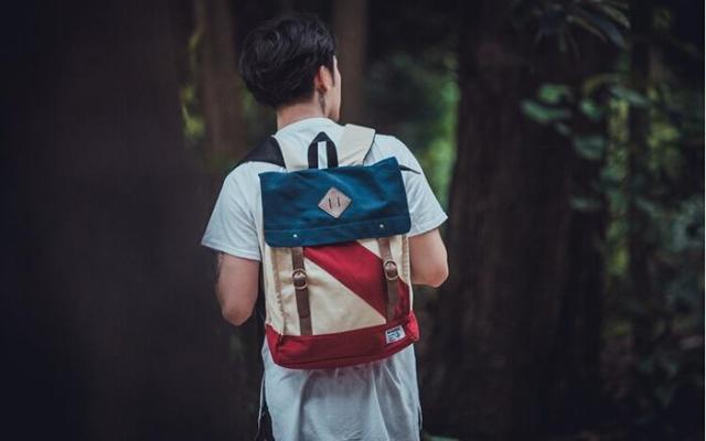 男士气质双肩背包,男生夏日训练背包