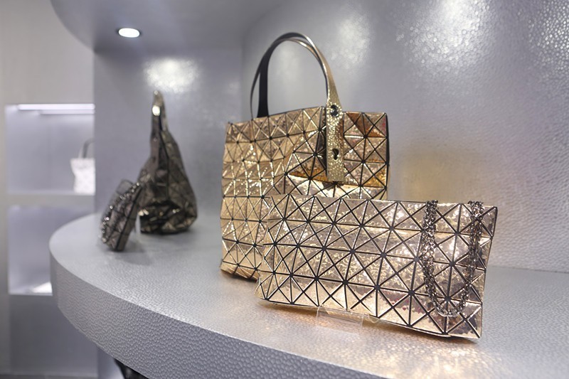 他设计的褶皱，在时尚圈领跑了53年！