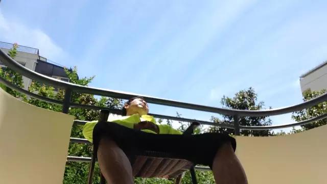 跟我练-动作再生：眼部太阳浴