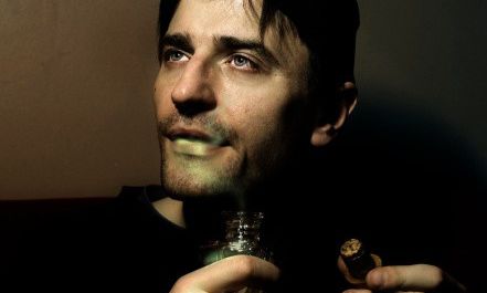 网盘倒下后，宅男们为了资源居然委身于TA