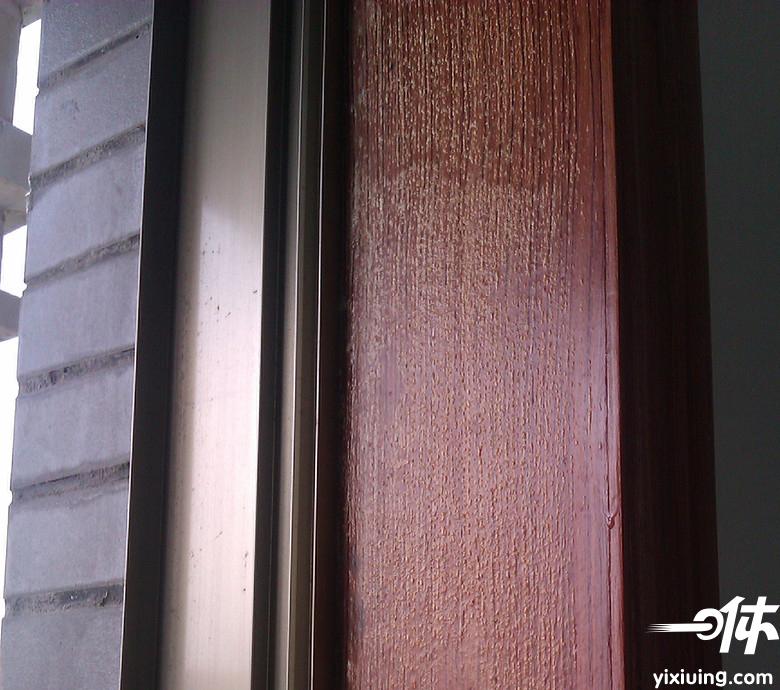 刚装修的门发霉是怎么回事,西安卫生间门套发霉腐烂修补