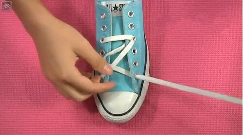 双鞋带鞋子怎么系鞋带才好看,帆布鞋系鞋带不露鞋带头