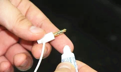 苹果耳机发黄处理办法视频,iphone耳机黄白灯闪烁