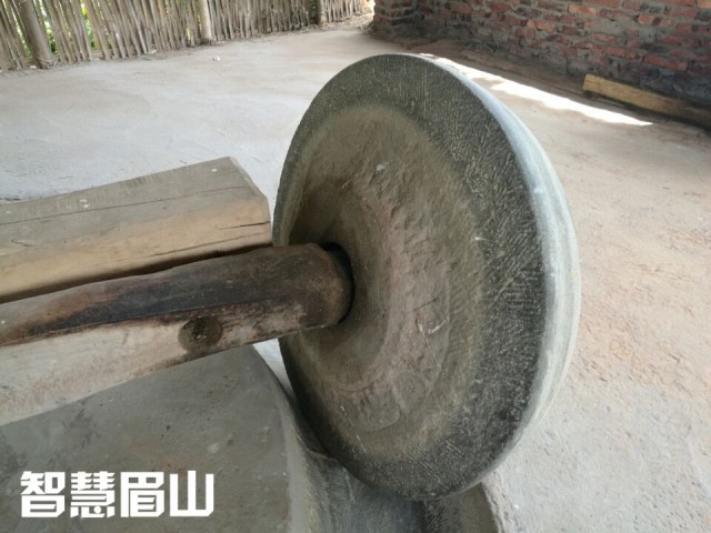 眉山百年古水碾“强悍”依旧，碾出米来“香得很”！