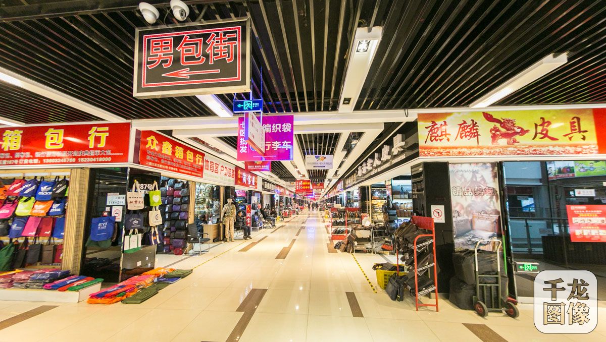 为什么你应该去“4*级A**景区”白沟买包包！