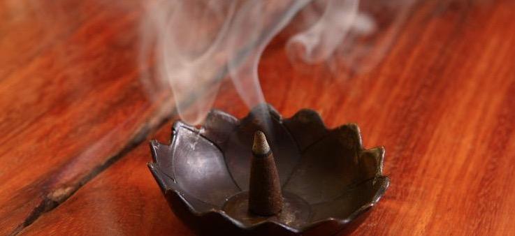 供养佛必须从寺庙中请吗,家里供养佛每天都要上香吗