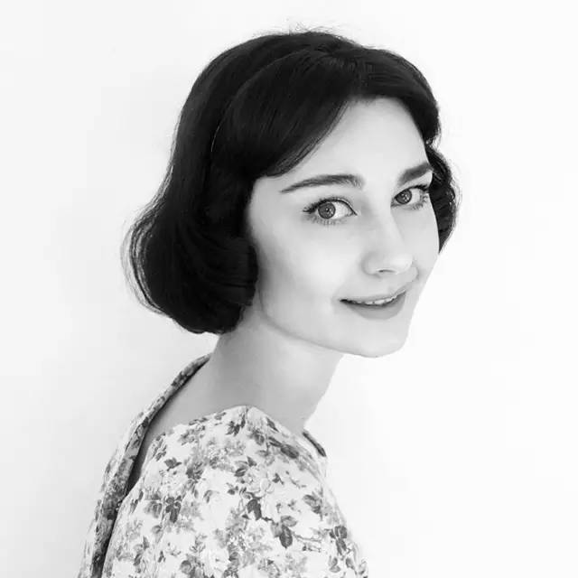 18岁的姑娘穿什么都好看,17岁长相普通怎么穿才好看