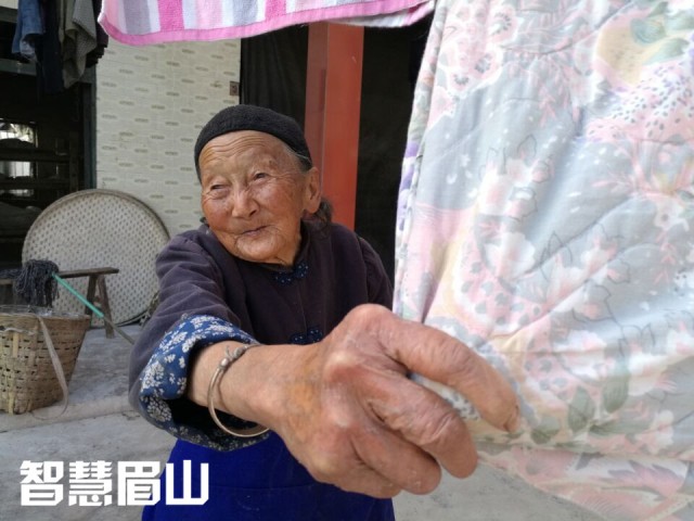 眉山百年古水碾“强悍”依旧，碾出米来“香得很”！