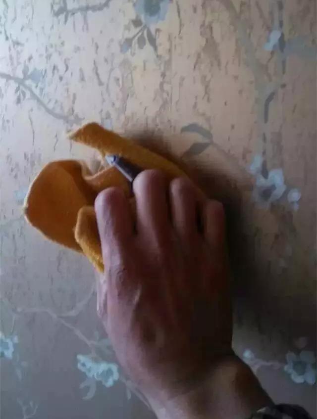 墙纸接缝翘起来怎么处理,墙纸贴好了感觉太丑怎么处理