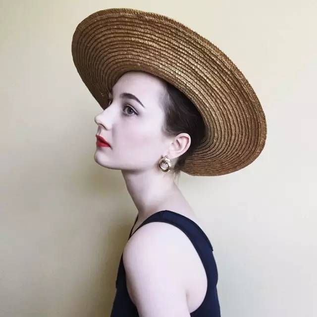 18岁的姑娘穿什么都好看,17岁长相普通怎么穿才好看