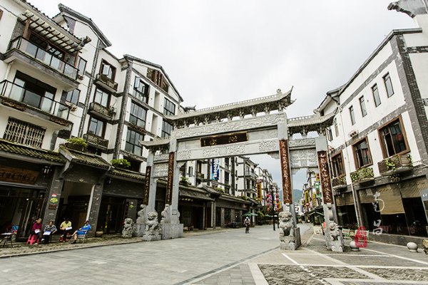 养在深闺里无人知,养在深闺无人识全文