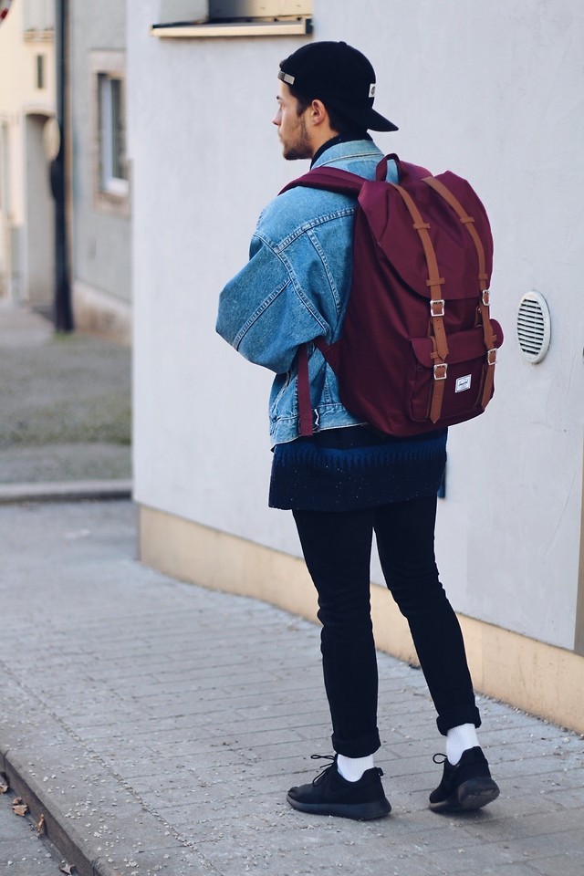 男士气质双肩背包,男生夏日训练背包